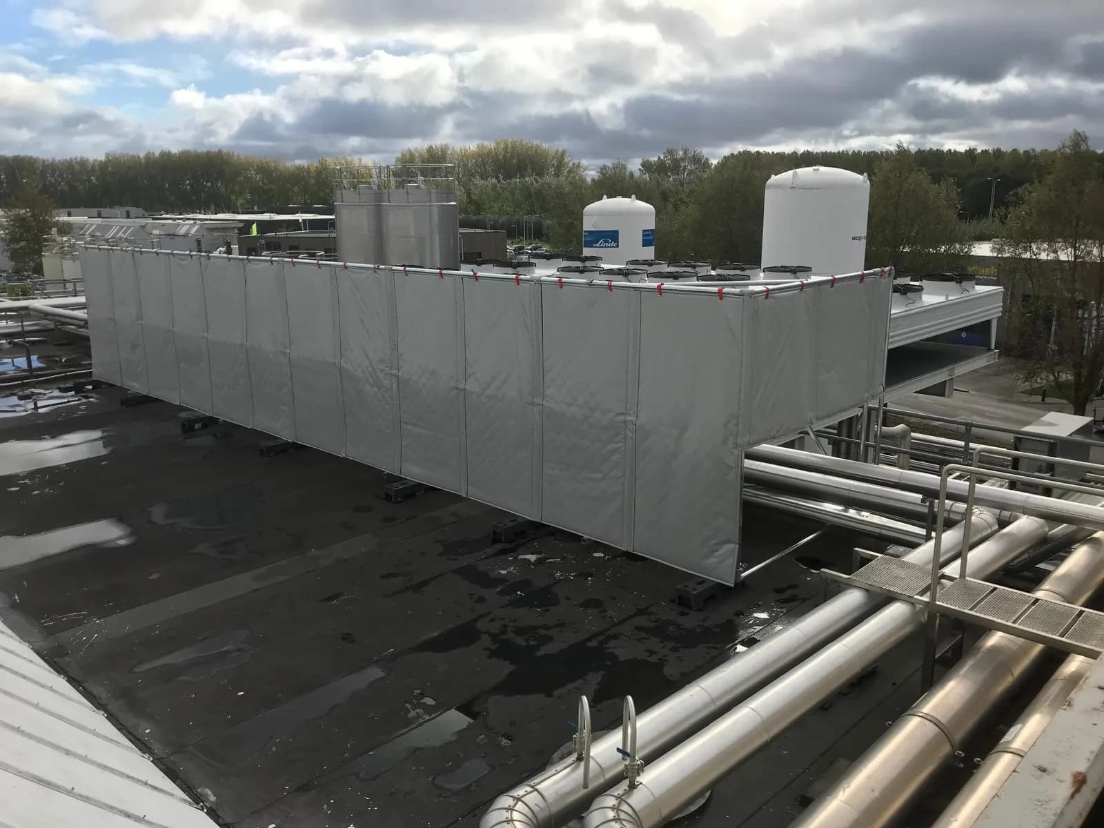 Modulaire geluidsafscherming bij een industriële installatie